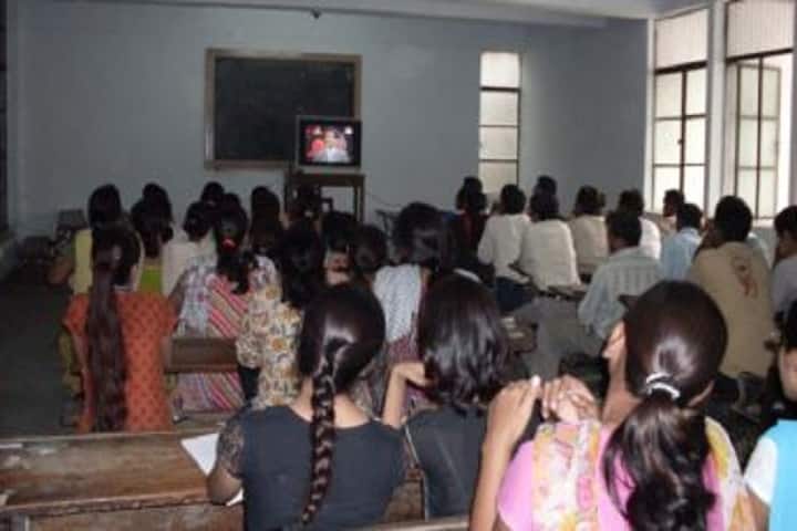 Maneklal Nanavati Law College campus in Ahmedabad, Gujarat, India — photo 2