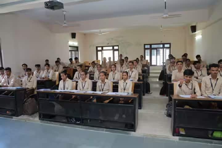 Shri HV Mehta Institute of Nursing campus in Rajkot, Gujarat, India — photo 1