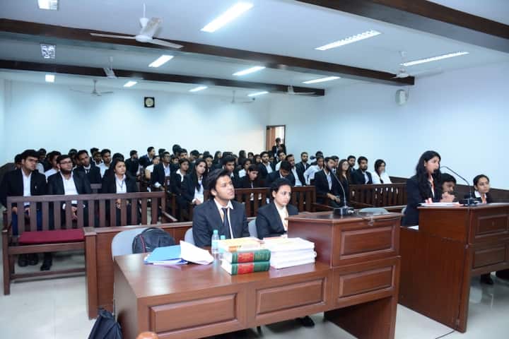 Lloyd Law College campus in Greater Noida, Uttar Pradesh, India — photo 4