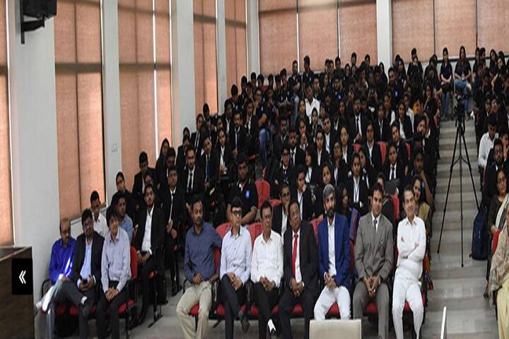 LJ School of Law campus in Ahmedabad, Gujarat, India — photo 2