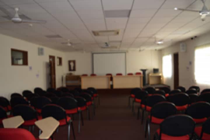 Sadhu Vaswani Institute of Management Studies for Girls campus in Pune, Maharashtra, India — photo 2
