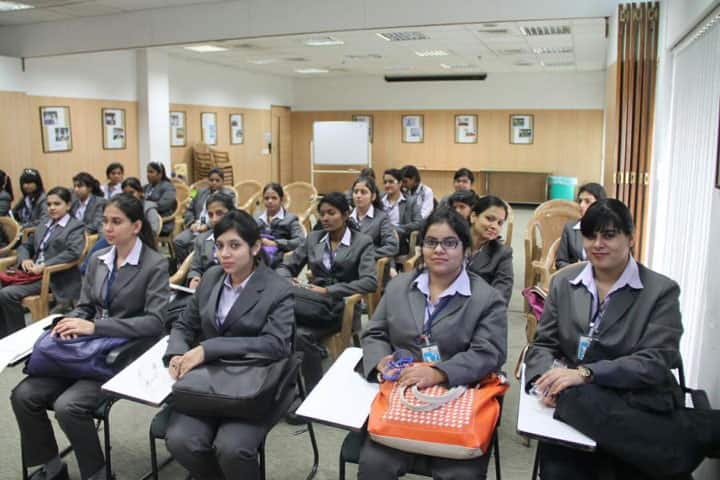 Sadhu Vaswani Institute of Management Studies for Girls campus in Pune, Maharashtra, India — photo 3