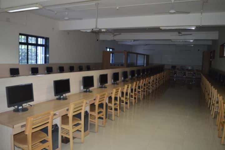 Sadhu Vaswani Institute of Management Studies for Girls campus in Pune, Maharashtra, India — photo 6