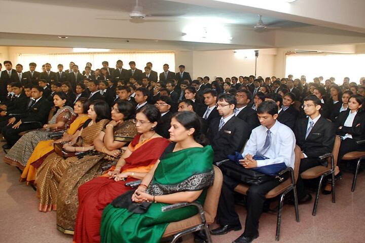 Som-Lalit College of Commerce campus in Ahmedabad, Gujarat, India — photo 4