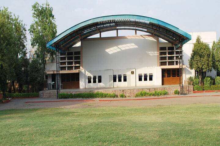 Smt Shantaben Haribhai Gajera MBA Mahila College campus in Amreli, Gujarat, India — photo 2