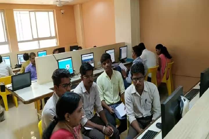 Sangameshwar College campus in Solapur, Maharashtra, India — photo 4