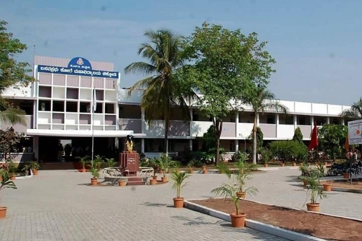 KLE Societys Law College, Chikodi campus in Chikodi, Karnataka, India