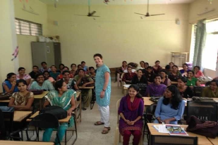 Maharani's Science College for Women campus in Mysuru, Karnataka, India — photo 2