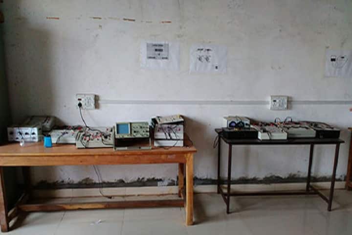 Sou Shardadevi Pandit Polytechnic Institute campus in Osmanabad, Maharashtra, India — photo 1