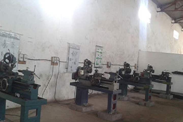Sou Shardadevi Pandit Polytechnic Institute campus in Osmanabad, Maharashtra, India — photo 2