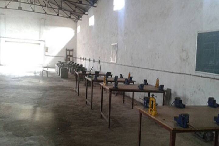 Sou Shardadevi Pandit Polytechnic Institute campus in Osmanabad, Maharashtra, India — photo 6