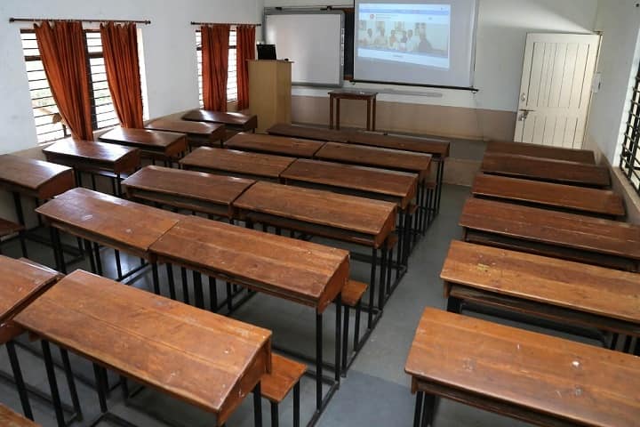 KLE Society's Gurusiddappa Kotambri Law College campus in Hubli, Karnataka, India — photo 3