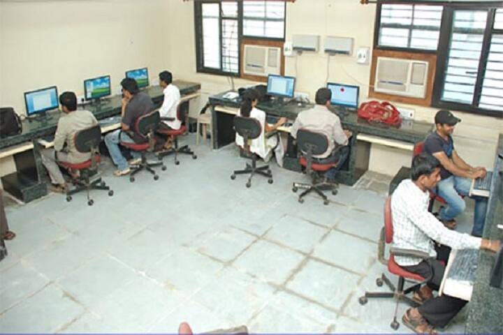 KLE Society's Gurusiddappa Kotambri Law College campus in Hubli, Karnataka, India — photo 5