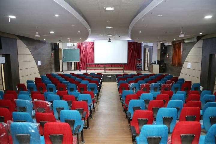 KLE Society's Gurusiddappa Kotambri Law College campus in Hubli, Karnataka, India — photo 6