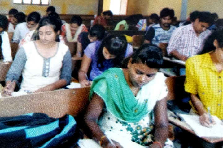Kishori Lal Mahadeyi Vidhi Mahavidyalaya campus in Allahabad, Uttar Pradesh, India — photo 2