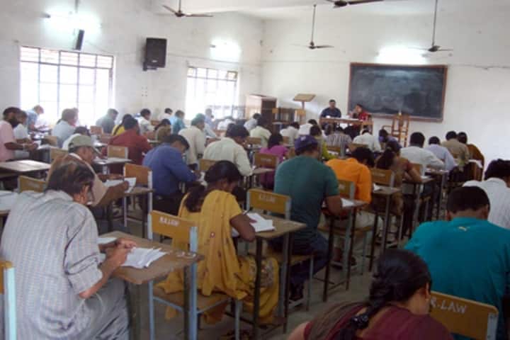 Kaushalendra Rao Law College campus in Bilaspur, Chhattisgarh, India — photo 3