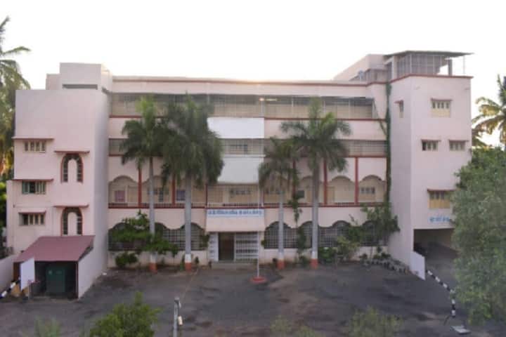 Kha Shri Govindrao Adik Law College, Shrirampur campus in Shrirampur, Maharashtra, India
