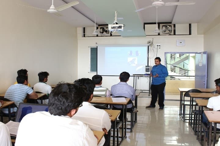 Dr Daulatrao Aher College of Engineering campus in Karad, Maharashtra, India — photo 5
