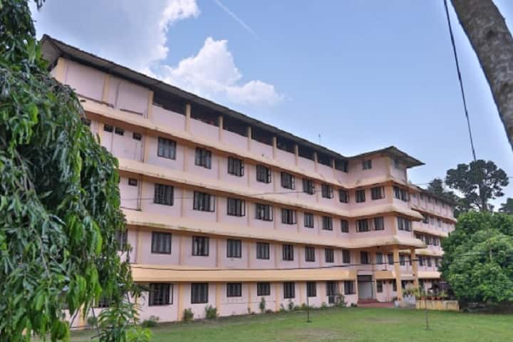 St James College of Pharmaceutical Sciences campus in Thrissur, Kerala, India — photo 3