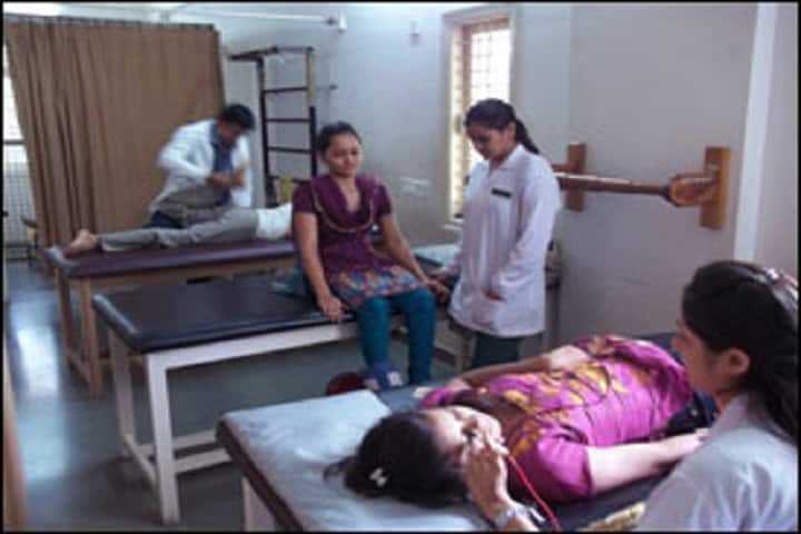 Shri KK Sheth Physiotherapy College campus in Rajkot, Gujarat, India — photo 3