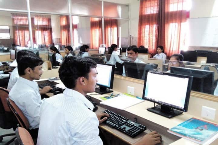 Karmayogi Engineering College campus in Solapur, Maharashtra, India — photo 3