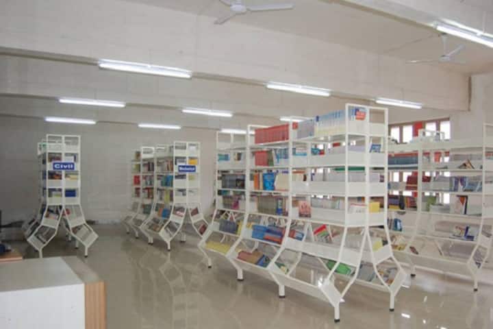 Karmayogi Engineering College campus in Solapur, Maharashtra, India — photo 4