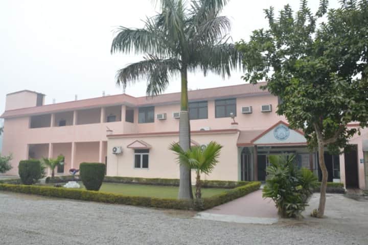 Chanakya Law College campus in Rudrapur, Uttarakhand, India — photo 1