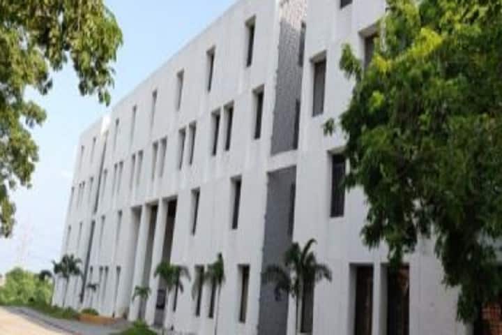 Satish Goswami College of Physiotherapy campus in Ahmedabad, Gujarat, India — photo 1
