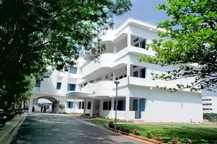 Jagarlamudi Chandramouli College of Law campus in Guntur, Andhra Pradesh, India — photo 2