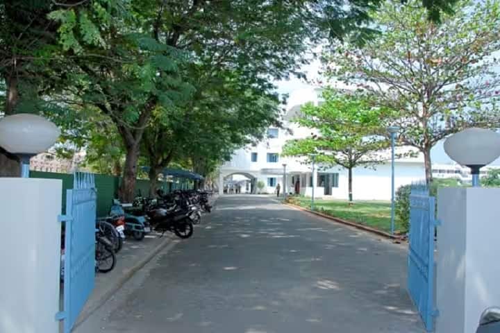 Jagarlamudi Chandramouli College of Law campus in Guntur, Andhra Pradesh, India — photo 3