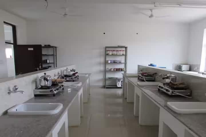 RR College of Nursing campus in Ajmer, Rajasthan, India — photo 6