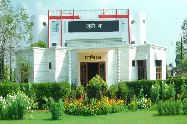 Ch Harchand Singh College of Law campus in Khurja, Uttar Pradesh, India — photo 1