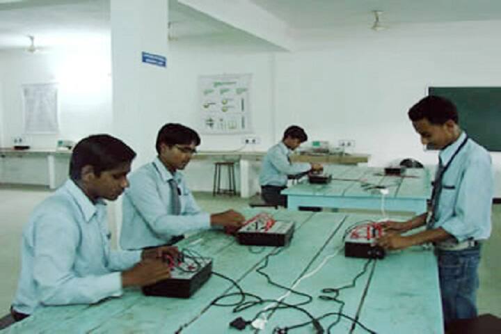 Shri Sai College of Engineering and Technology campus in Chandrapur, Maharashtra, India — photo 4