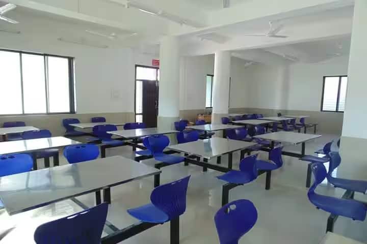 Shri Vinoba Bhave College of Nursing campus in Silvassa, Dadra and Nagar Haveli, India — photo 2