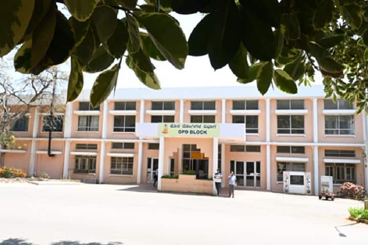 Sri Siddhartha Nursing College campus in Tumakuru, Karnataka, India — photo 1