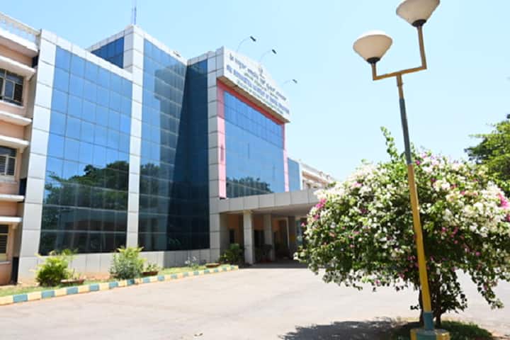 Sri Siddhartha Nursing College campus in Tumakuru, Karnataka, India — photo 2