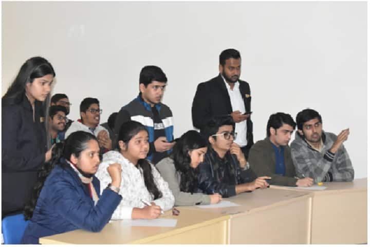 Amity College of Commerce and Finance campus in Noida, Uttar Pradesh, India — photo 3