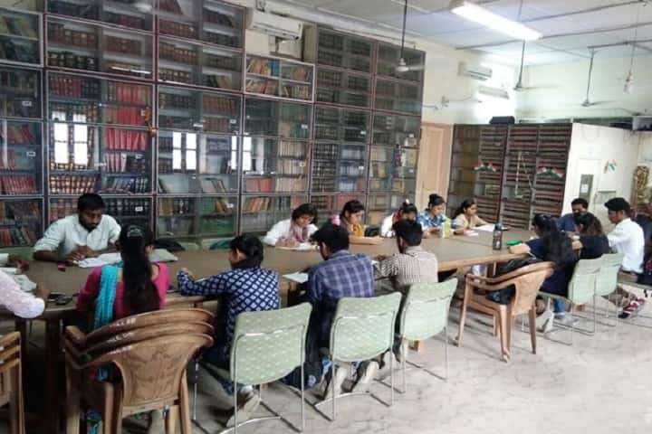 Hitkarini Law College campus in Jabalpur, Madhya Pradesh, India — photo 2