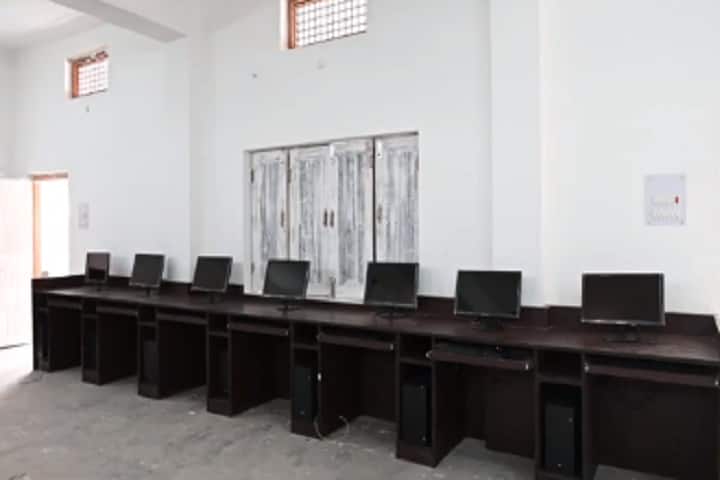 Shri Vishwanath College of Polytechnic campus in Sultanpur, Uttar Pradesh, India — photo 3