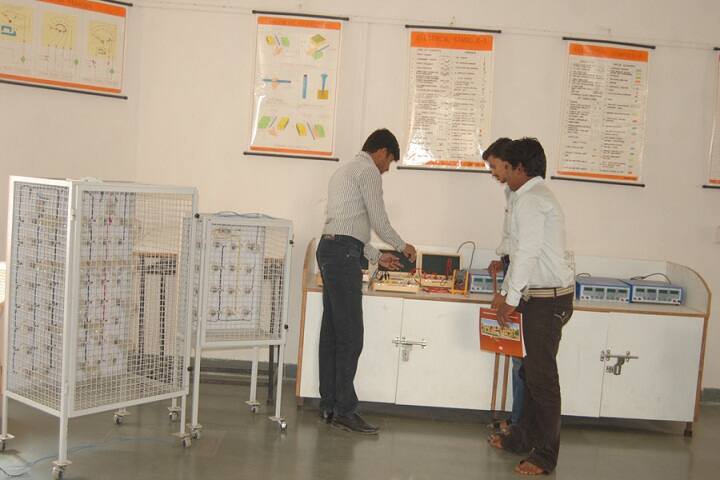 Shri Vatavruksha Swami Maharaj Devasthan's campus in Solapur, Maharashtra, India — photo 6