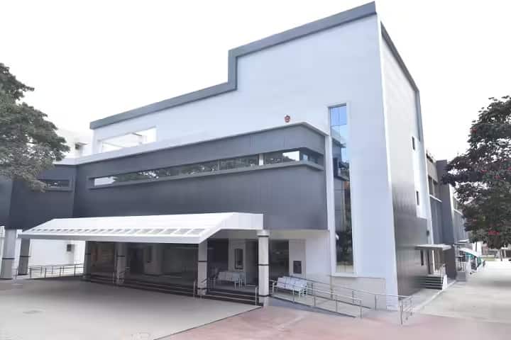 Sri Devaraj URS College of Nursing campus in Kolar, Karnataka, India — photo 2