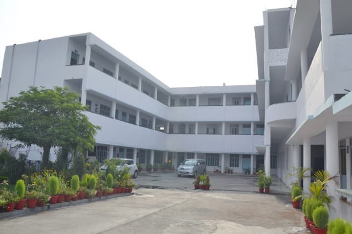 Heera Lal Yadav Law College campus in Lucknow, Uttar Pradesh, India — photo 1