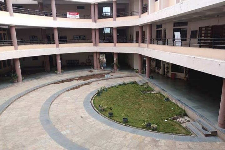 Shri Siddheshwar Women's Polytechnic campus in Solapur, Maharashtra, India — photo 2