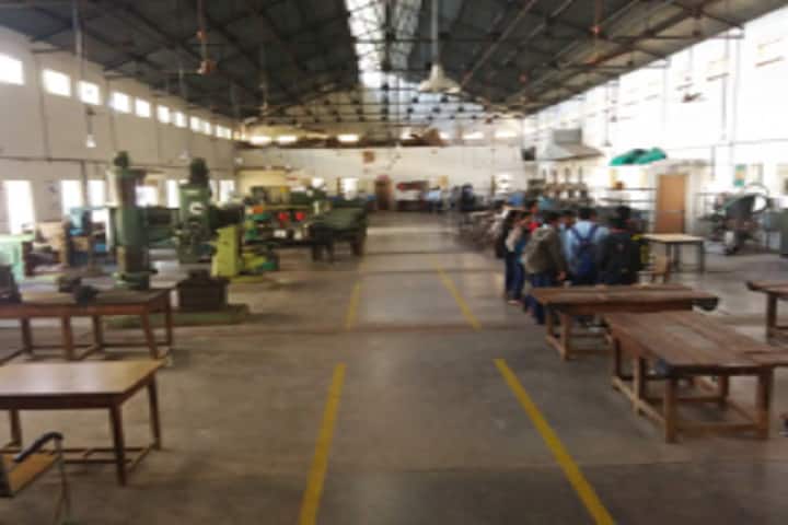 Shri Shivaji Vidya Prasarak Sanstha's Bapusaheb Shivajirao Deore Polytechnic campus in Dhule, Maharashtra, India — photo 3