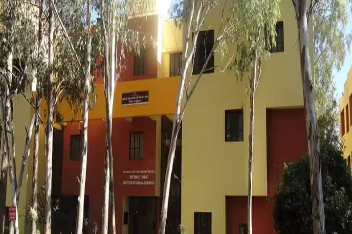 Smt Bakul Tambat Institute of Nursing Education campus in Pune, Maharashtra, India — photo 1