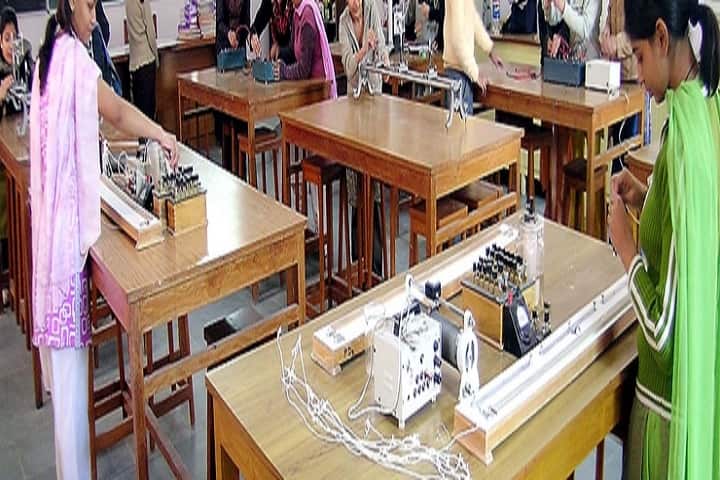 Shri Balasaheb Mane Shikshan Prasarak Mandal Ashokrao Mane Polytechnic campus in Vadgaon Kasba, Maharashtra, India — photo 4