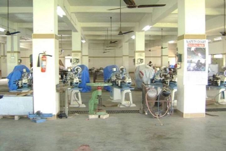 Shree Tapi Brahmcharyashram Sabha College of Diploma Engineering campus in Surat, Gujarat, India — photo 5