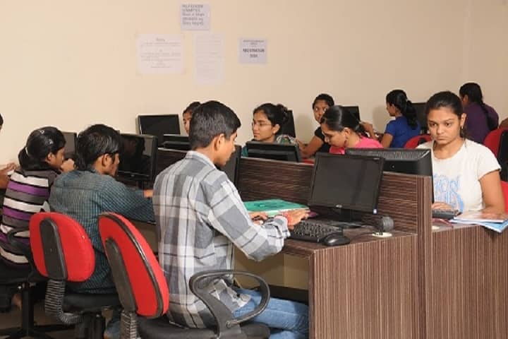 Om College of Science campus in Junagadh, Gujarat, India — photo 3