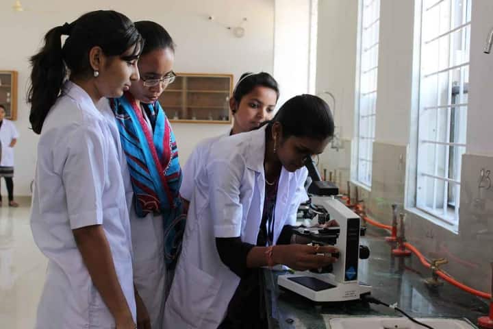 AR Bhatt College campus in Una, Gujarat, India — photo 6