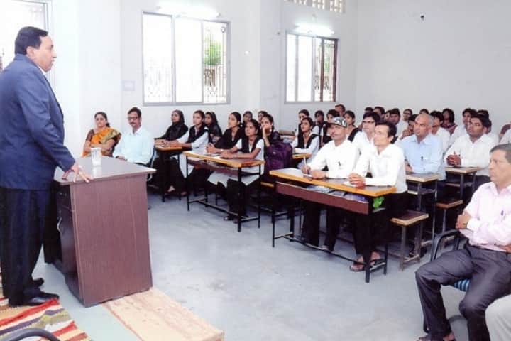 Late Govindrao Wanjari College of Law campus in Nagpur, Maharashtra, India — photo 2